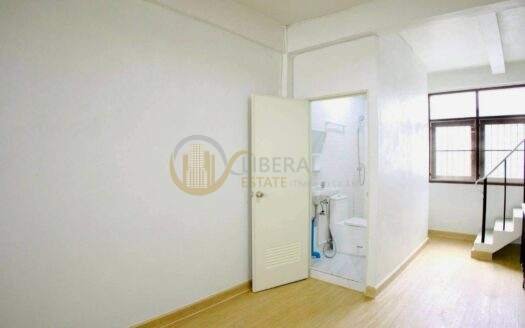 LTH14706 – ปล่อยเช่า ราคาดี ทำเลทอง Commercial for Rent | Sathorn 11 | 180 sqm | 4 Storey 3 Bedrooms 4 Bathrooms | Prime Location Spacious Layout Walkable to School Best Value | Near BTS St. Louis | 45,000 THB/Month | อาคารพาณิชย์ให้เช่า สาทร 11 ขนาด 180 ตร.ม. 4 ชั้น ปรับเป็น 3 ห้องนอน 4 ห้องน้ำได้ ทำเลดี ใกล้ BTS เซนต์หลุยส์ ราคา 45,000 บาท/เดือน