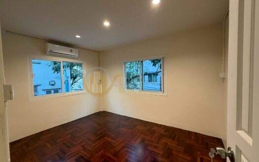 LTH14718 – Townhouse / Home Office for Rent | Sukhumvit Phra Khanong | 400 sqm | 5 Bedrooms 4 Bathrooms | Luxury Spacious Home Office Prime Location Best Value Pet Friendly | Near BTS Phra Khanong | 120,000 THB/Month | ทาวน์เฮ้าส์ / โฮมออฟฟิศให้เช่า สุขุมวิท 46 พระโขนง ขนาด 400 ตร.ม. 5 ห้องนอน 4 ห้องน้ำ พื้นที่กว้าง ทำเลดี ใกล้ BTS พระโขนง ราคา 120,000 บาท/เดือน