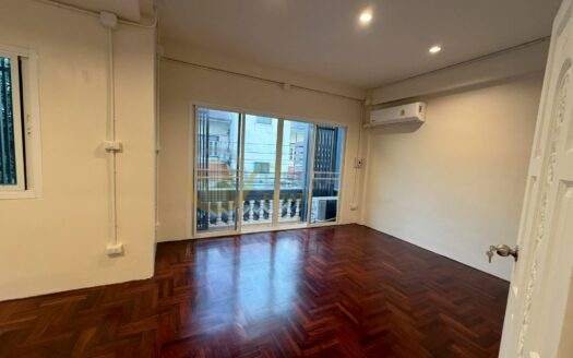 LTH14718 – Townhouse / Home Office for Rent | Sukhumvit Phra Khanong | 400 sqm | 5 Bedrooms 4 Bathrooms | Luxury Spacious Home Office Prime Location Best Value Pet Friendly | Near BTS Phra Khanong | 120,000 THB/Month | ทาวน์เฮ้าส์ / โฮมออฟฟิศให้เช่า สุขุมวิท 46 พระโขนง ขนาด 400 ตร.ม. 5 ห้องนอน 4 ห้องน้ำ พื้นที่กว้าง ทำเลดี ใกล้ BTS พระโขนง ราคา 120,000 บาท/เดือน