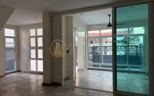 LTH14718 – Townhouse / Home Office for Rent | Sukhumvit Phra Khanong | 400 sqm | 5 Bedrooms 4 Bathrooms | Luxury Spacious Home Office Prime Location Best Value Pet Friendly | Near BTS Phra Khanong | 120,000 THB/Month | ทาวน์เฮ้าส์ / โฮมออฟฟิศให้เช่า สุขุมวิท 46 พระโขนง ขนาด 400 ตร.ม. 5 ห้องนอน 4 ห้องน้ำ พื้นที่กว้าง ทำเลดี ใกล้ BTS พระโขนง ราคา 120,000 บาท/เดือน