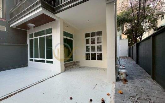 LTH14718 – Townhouse / Home Office for Rent | Sukhumvit Phra Khanong | 400 sqm | 5 Bedrooms 4 Bathrooms | Luxury Spacious Home Office Prime Location Best Value Pet Friendly | Near BTS Phra Khanong | 120,000 THB/Month | ทาวน์เฮ้าส์ / โฮมออฟฟิศให้เช่า สุขุมวิท 46 พระโขนง ขนาด 400 ตร.ม. 5 ห้องนอน 4 ห้องน้ำ พื้นที่กว้าง ทำเลดี ใกล้ BTS พระโขนง ราคา 120,000 บาท/เดือน