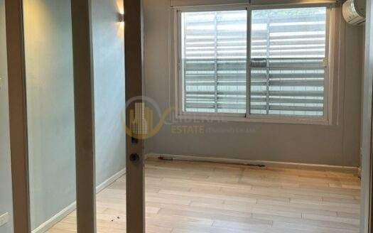 LTH14748 – Townhouse for Rent | Townhouse Witthayu Road Soi Nai Lert | 325 sqm | 3 Bedrooms 4 Bathrooms | Luxury Modern Design Spacious Living Best Value | Near BTS Ploenchit | 105,000 THB/month | ทาวน์เฮ้าส์ วิทยุ ซอยนายเลิศ ดีไซน์ทันสมัย ห้องกว้าง ใกล้ BTS เพลินจิต ราคา 105,000 บาท/เดือน