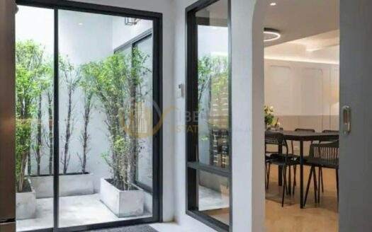Modern Townhouse for Sale Ekkamai | Family Home Best Value | Near BTS Phra Khanong | 13,700,000 THB | ทาวน์เฮาส์โมเดิร์นขาย เอกมัย เหมาะสำหรับครอบครัว คุ้มค่า ใกล้ BTS พระโขนง 13,700,000 บาท – LTHC14939