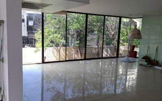 Spacious Condo for Sale Phrom Phong | Family Home Best Value | Near BTS Phrom Phong | 20,000,000 THB | คอนโดขนาดใหญ่ขาย พร้อมพงษ์ เหมาะสำหรับครอบครัว คุ้มค่า ใกล้ BTS พร้อมพงษ์ 20,000,000 บาท – LTH14967