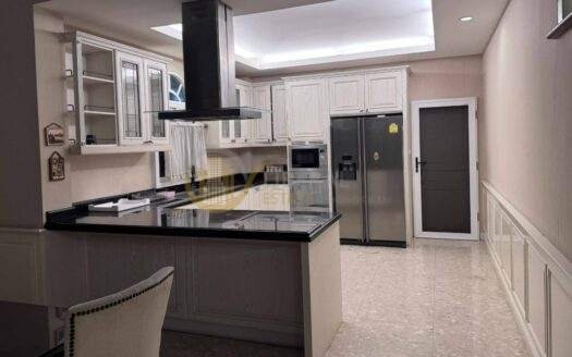 🔥 Exclusive Pool Villa for Rent | Nana | Private Living You Can’t Find Easily | Near BTS Nana | 200,000 THB/Month | บ้านพูลวิลล่า นานา ความเป็นส่วนตัวสูง หายากมากในโซนนี้ ใกล้ BTS นานา ⸻LTHC14969