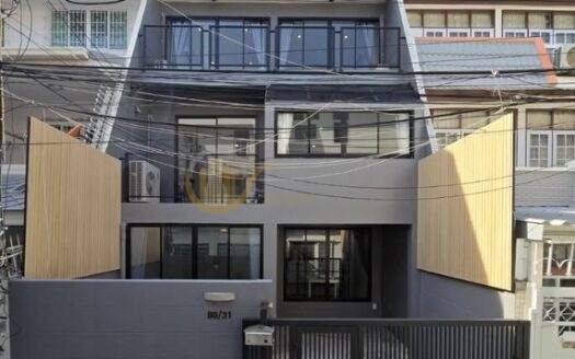Modern Townhouse for Rent Ekkamai | Family Home Best Value | Near BTS Ekkamai | 80,000 THB/Month | ทาวน์โฮมโมเดิร์นให้เช่า เอกมัย เหมาะสำหรับครอบครัว คุ้มค่า ใกล้ BTS เอกมัย 80,000 บาท/เดือน – LTHC14992