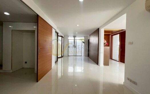 LTHC15273 – Charming House for Sale Ari | City Lifestyle Best Value | Near BTS Ari | 25 MB | บ้านขาย อารีย์ ทำเลเมือง บรรยากาศดี ใกล้ BTS อารีย์