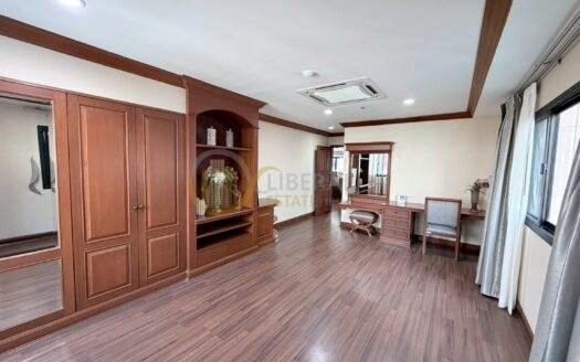 LTH15306 – ✨🐶 Refined Living with Your Pet | High-Floor Condo near BTS Asoke | 78K คอนโดอโศก มอบความสะดวกสบายระดับพรีเมียม พร้อมวิวเมืองและการอยู่อาศัยที่ลงตัว