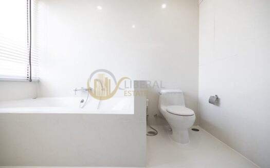 LTH15323 -🌆 Comfort Above the City | High-Floor Condo Phrom Phong | 74K คอนโดพร้อมพงษ์ ผสานพื้นที่ ความสะดวก และวิวเมืองได้อย่างสมบูรณ์แบบ