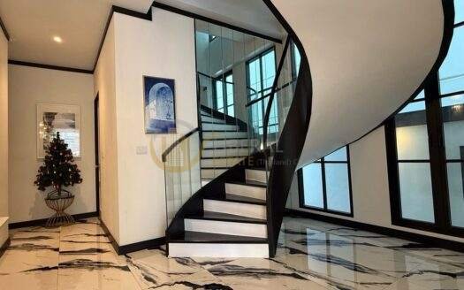 LTH15359 – ✨🌷 Refined Modern Living | Designer House near BTS Ekkamai | 165K บ้านหรูเอกมัย โดดเด่นด้วยดีไซน์โมเดิร์น โปร่ง สว่าง พร้อมบรรยากาศที่ดูสดชื่นและมีชีวิตชีวา