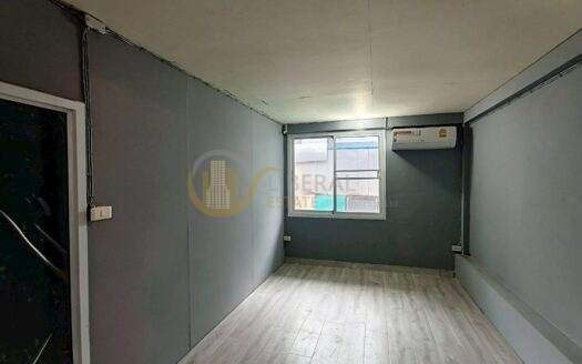 LTH15457 – Commercial & Home Office for Rent Sathorn | Prime Business Location | Near BTS Sala Daeng | 120,000 THB | อาคารพาณิชย์และโฮมออฟฟิศให้เช่า สาทร ใกล้ BTS ศาลาแดง