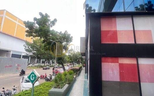 LTHC15464 – Commercial Space for Rent RCA | Prime Business Location | Near MRT Rama 9 | 180,000 THB | พื้นที่เช่าเชิงพาณิชย์ RCA ทำเลธุรกิจ ใกล้ MRT พระราม 9
