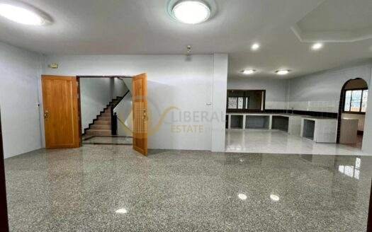 LTH15568 – Commercial Office Building for Rent Rama 9 | Spacious Standalone Office | Near MRT Rama 9 | 150,000 THB | อาคารสำนักงานให้เช่า พระราม 9 อาคารเดี่ยว พื้นที่ขนาดใหญ่ ใกล้ MRT พระราม 9