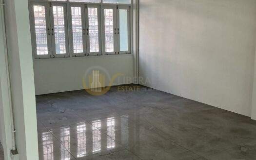 LTH15621 – Commercial Home Office & Warehouse for Rent Sukhumvit | Spacious High Ceiling Space | Near BTS Thonglor | 280,000 THB | โฮมออฟฟิศและโกดังให้เช่า สุขุมวิท พื้นที่กว้าง เพดานสูง ใกล้ BTS ทองหล่อ