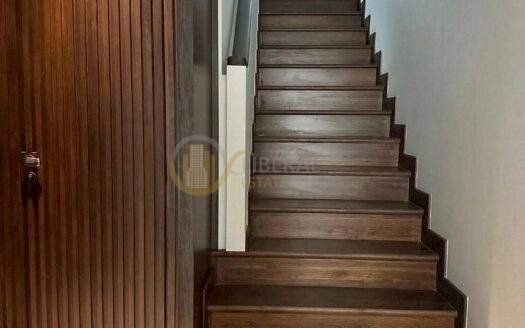 LTH15673 – Luxury House for Rent Krungthep Kreetha | Family Residence in Perfect Place Rama 9 | 90,000 THB | บ้านหรูให้เช่า กรุงเทพกรีฑา โครงการเพอร์เฟคเพลส พระราม 9 Detail: Project: Perfect Place Rama 9 – Krungthep Kreetha 2-Storey House Land Size 63.7 sq.w. Usable Area 222 sqm. 3 Bedrooms 4 Bathrooms 1 Maid’s Room 1 Maid’s Bathroom 2 Living Rooms Parking Space for 2 Cars Highlight: Spacious Family Layout, Functional Living Space, Prime Krungthep Kreetha Location Facilities: Clubhouse Swimming Pool Fitness Center Garden Area CCTV, 24 hrs. Security Key Card Access Control Nearby: • Unico Grande Golf Course • Market Place Krungthep Kreetha • The Nine Center Rama 9 • Wellington College International School • Brighton College Bangkok FOR RENT: 90,000 THB/month ⸻ Liberal Estate TH Tel: 096-945-8392 Line ID: @leth Link Line OA: https://lin.ee/RJBf0ZI Email: kc_let@liberalestateth.com IG: liberal_estate_th #HouseForRent #KrungthepKreetha #Rama9 #PerfectPlace #LuxuryHouse #FamilyHome #BangkokHouse