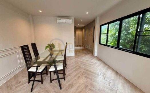 LTHC15700 – Luxury Pet-Friendly Townhome for Rent Ekkamai | Corner Unit with Big Garden | 80,000 THB | ทาวน์โฮมหรูให้เช่า เอกมัย บ้านมุม พร้อมสวนขนาดใหญ่ เลี้ยงสัตว์ได้