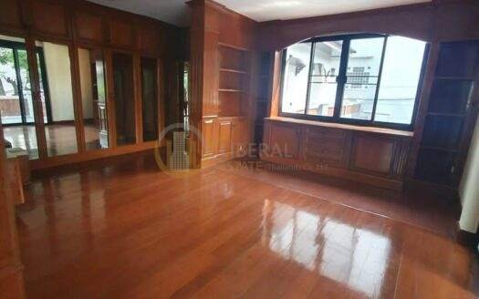 LTHC15830 – Spacious Detached House for Rent Rama 4 – Sathorn | Private Garden | Near One Bangkok & MRT Lumphini | 125,000 THB/month | บ้านเดี่ยวให้เช่า พระราม 4 – สาทร พร้อมสวนส่วนตัวขนาดใหญ่ ใกล้ One Bangkok และ MRT ลุมพินี
