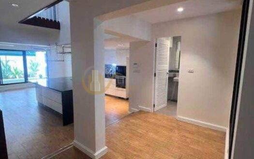 LTHC15831 – Luxury Pet-Friendly Townhouse for Rent Thonglor | Garden Court Townhouse Sukhumvit | Near Samitivej Hospital & BTS Ekkamai | 105,000 THB/month | ทาวน์โฮมหรูให้เช่า ทองหล่อ เลี้ยงสัตว์ได้ พร้อมสวนส่วนตัว ใกล้โรงพยาบาลสมิติเวช และ BTS เอกมัย