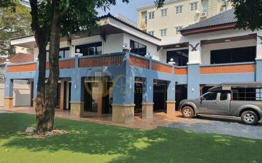 LTHC15830 – Spacious Detached House for Rent Rama 4 – Sathorn | Private Garden | Near One Bangkok & MRT Lumphini | 125,000 THB/month | บ้านเดี่ยวให้เช่า พระราม 4 – สาทร พร้อมสวนส่วนตัวขนาดใหญ่ ใกล้ One Bangkok และ MRT ลุมพินี