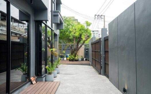 LTH15855 – Luxury Home Office Pool Villa for Sale Ladprao | Pet-Friendly | Near MRT Chokchai 4 | 19.9 MB | โฮมออฟฟิศพูลวิลล่าขาย ลาดพร้าว เลี้ยงสัตว์ได้ ใกล้ MRT โชคชัย 4