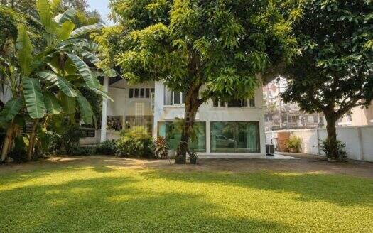 LTH16035 – Rare Garden House for Sale Ruamrudee | Large Private Garden | BTS Ploenchit | 130 MB | บ้านขาย ร่วมฤดี