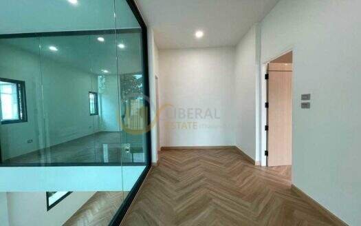 LTH16058 – Spacious House for Sale Lat Phrao–Chokchai 4 | 320 sq.m. | 4 Beds 3 Baths | 4 Parking | 18.5 MB | บ้าน 2 ชั้น ขาย ลาดพร้าว–โชคชัย 4