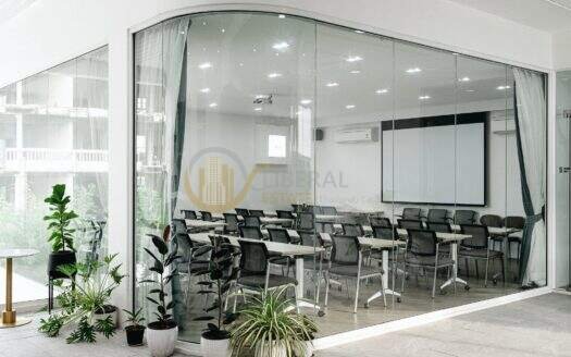 LTH16086 – Newly Renovated Commercial Space for Rent Srinakarin | 1,200 sq.m. | 18 Rooms | 30 Parking Spaces | MRT Si Kritha 300 m. | 450K | อาคารพาณิชย์ให้เช่า ศรีนครินทร์
