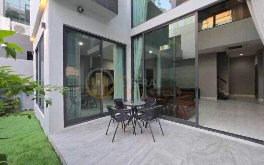 LTH16087 – Luxury Pool Villa for Rent Phattanakan | The Gentry Phattanakarn 2 | 440 sq.m. | 4 Beds 5 Baths | 230K | บ้านหรูพร้อมสระว่ายน้ำให้เช่า พัฒนาการ
