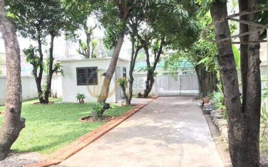 LTH16275 – Spacious House For Rent | Soi Phueng Mi 1, Bang Chak | Near BTS Bang Chak | 440 Sq.m. | 3 Beds | 6 Baths | 85K/Month