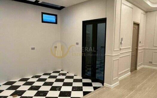 LTH16104 – Pet-Friendly Townhouse for Rent Sukhumvit 50 | 220 sq.m. | 3 Beds 3 Baths | Near BTS On Nut | From 78K | ทาวน์เฮ้าส์เลี้ยงสัตว์ได้ให้เช่า สุขุมวิท 50