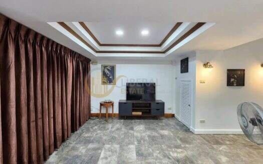 LTHC16129 – Pet-Friendly Townhouse for Rent Ekkamai 12 | 250 sq.m. | 5 Beds 4 Baths | Rooftop & Big Balcony | 50K | ทาวน์เฮ้าส์ให้เช่า เอกมัย 12