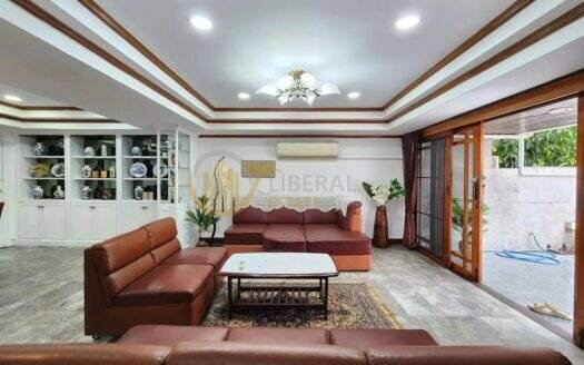 LTHC16129 – Pet-Friendly Townhouse for Rent Ekkamai 12 | 250 sq.m. | 5 Beds 4 Baths | Rooftop & Big Balcony | 50K | ทาวน์เฮ้าส์ให้เช่า เอกมัย 12