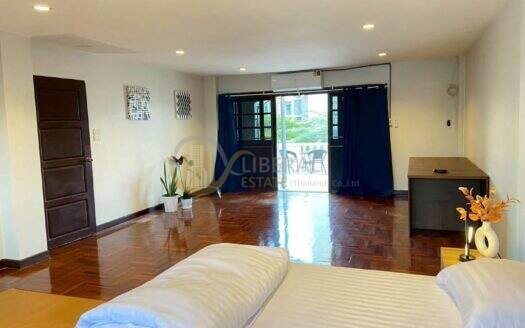 LTHC16149 – Spacious Townhouse for Rent Ekkamai Soi 4 | 450 sq.m. | 4 Storeys | 6 Beds 6 Baths | Fully Furnished | 90K/month | ทาวน์เฮ้าส์ให้เช่า เอกมัย ซอย 4