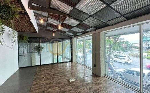 LTHC16145 – Commercial Shop for Rent Silom–Surawong | 180 sq.m. | 2 Storeys | Near Main Road | 180K/month | ร้านค้าให้เช่า สีลม–สุรวงศ์