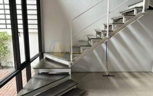 LTHC16146 – Stand-Alone Building for Rent Thonglor | 300 sq.m. | 2 Storeys | 4–5 Parking Spaces | 300K/month | อาคารเดี่ยวให้เช่า ใจกลางทองหล่อ