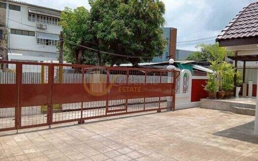 LTH16171 – Spacious House FOR RENT Sukhumvit 54 232 sqm. 3 Beds 2 Baths + Maid Room Near BTS On Nut 50K/Month