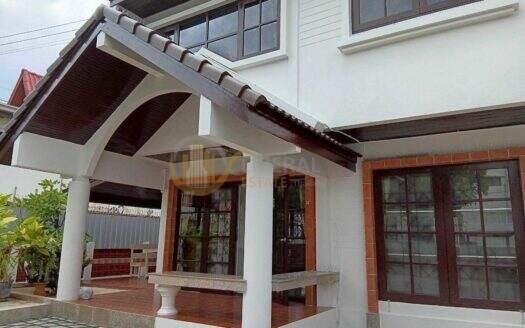 LTH16171 – Spacious House FOR RENT Sukhumvit 54 232 sqm. 3 Beds 2 Baths + Maid Room Near BTS On Nut 50K/Month