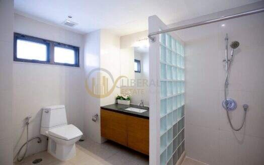 LTH162337 Pet-Friendly Large Duplex Apartment for Rent near BTS Phrom Phong | 378 Sq.m. | 3+1 Beds | 5 Baths | 180K/Month