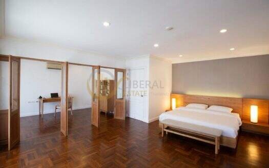 LTH162337 Pet-Friendly Large Duplex Apartment for Rent near BTS Phrom Phong | 378 Sq.m. | 3+1 Beds | 5 Baths | 180K/Month