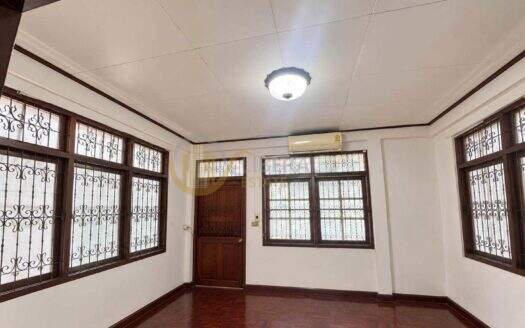 LTH16274 – Detached House For Sale | Sathu Pradit 28 | Near BTS Chong Nonsi | 230 Sq.m. | 6 Beds | 3 Baths | 12.4MB