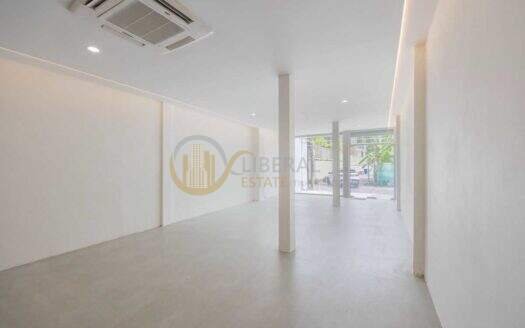 LTH16283 – Commercial Building For Rent | Ekkamai 2 | BTS Ekkamai 500 m. | 250 Sq.m. | 2 Beds | 2 Baths | 85K/Month