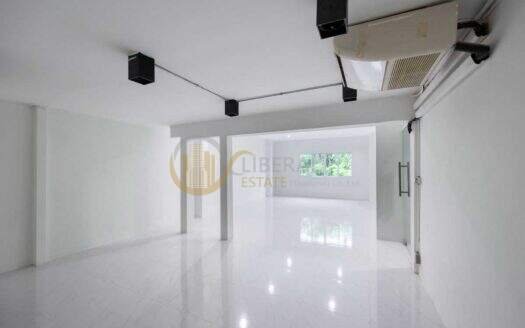 LTH16283 – Commercial Building For Rent | Ekkamai 2 | BTS Ekkamai 500 m. | 250 Sq.m. | 2 Beds | 2 Baths | 85K/Month