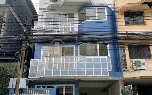 LTH16190 – Spacious House FOR RENT Rama 9 Soi 13 | 250 sq.m. | 3 Beds 4 Baths | 4 Storeys | 1 Parking | 70K | บ้านให้เช่า พระราม 9 ซอย 13