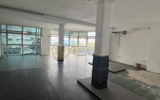 LTH16297 – Corner Commercial Building For Rent | Opposite Soi On Nut 54 | MRT Si Nut 350 m. | 450+ Sq.m. | 70K/Month