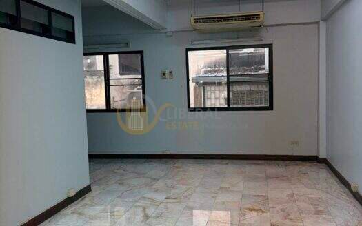 LTH16333 – Commercial Townhouse for Rent | Thonglor Soi 7 | 450 Sq.m. | 6 Beds/Offices | 4 Baths | 150K/Month