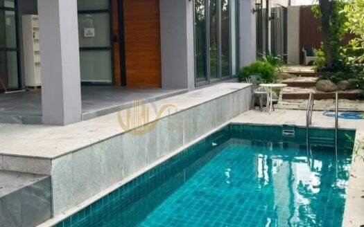 LTH16404 – Ultra-Luxury House For Rent | Sukhumvit 71 | 845 Sq.m. | 5 Beds | 8 Baths | Private Pool | 350K/Month