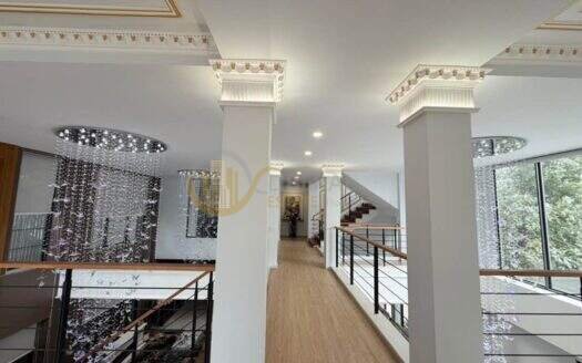 LTH16404 – Ultra-Luxury House For Rent | Sukhumvit 71 | 845 Sq.m. | 5 Beds | 8 Baths | Private Pool | 350K/Month