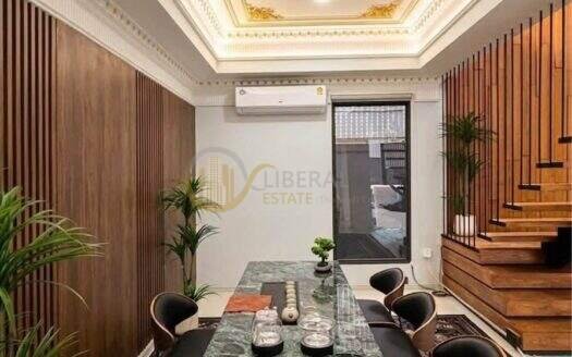 LTH16404 – Ultra-Luxury House For Rent | Sukhumvit 71 | 845 Sq.m. | 5 Beds | 8 Baths | Private Pool | 350K/Month