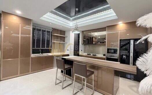 LTH16404 – Ultra-Luxury House For Rent | Sukhumvit 71 | 845 Sq.m. | 5 Beds | 8 Baths | Private Pool | 350K/Month