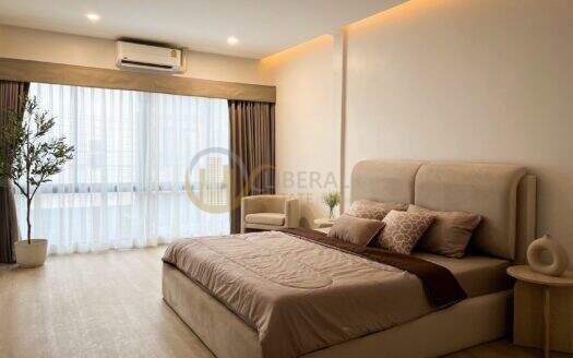 LTH16303 – Modern Townhouse For Sale | Ekkamai 22 / Pridi Banomyong 41 | Near BTS Phra Khanong | 200 Sq.m. | 4+1 Beds | 3 Baths | 18.9MB